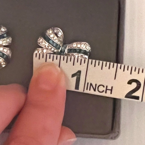 NEW Nolan Miller Broadway Bow Earrings - Picture 6 of 7